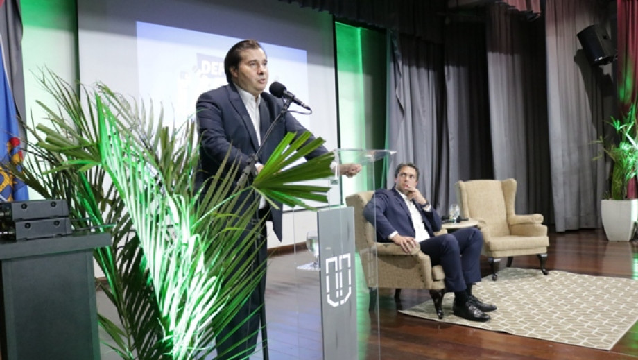 Em visita à UCPel, Rodrigo Maia fala sobre tramitação da PEC Paralela