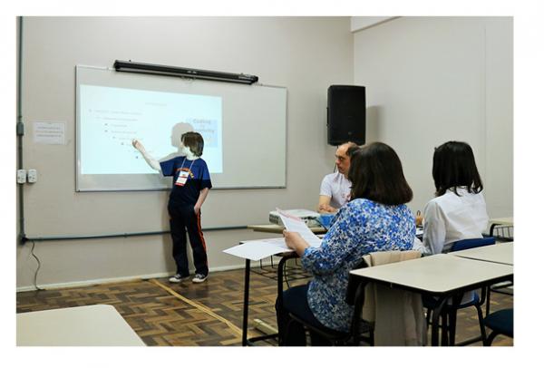 Escolas da região apresentam trabalhos no primeiro dia do Salão Universitário da UCPel