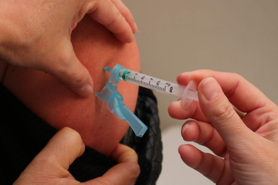 Integrantes do Cetres/UCPel recebem vacina contra Influenza nesta sexta-feira (17)