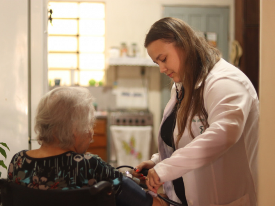 UCPel publica pesquisa sobre vitamina D em idosos em revista internacional