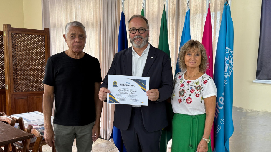 Reitor participa de reunião-almoço do Rotary Club Oeste