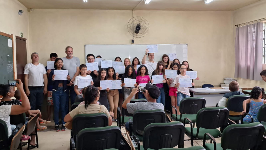 Programa Educando para a cidadania: Leitura e Inclusão Digital (PECLID) entrega certificados