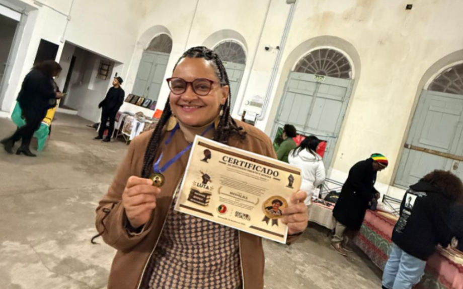Docente da UCPel recebe medalha Vera Triumpho