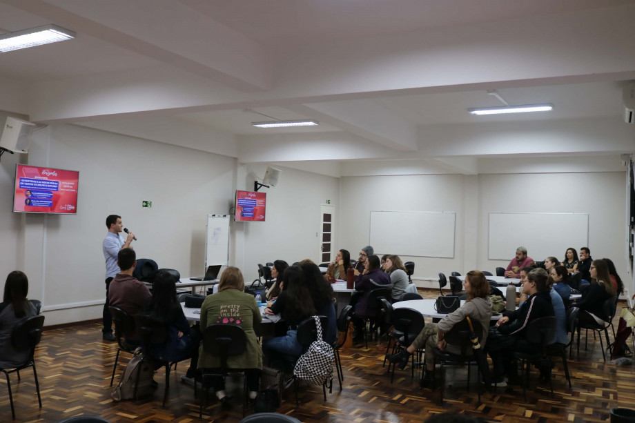 Projeto Horizontes da UCPel aborda tema Direitos Humanos em encontro