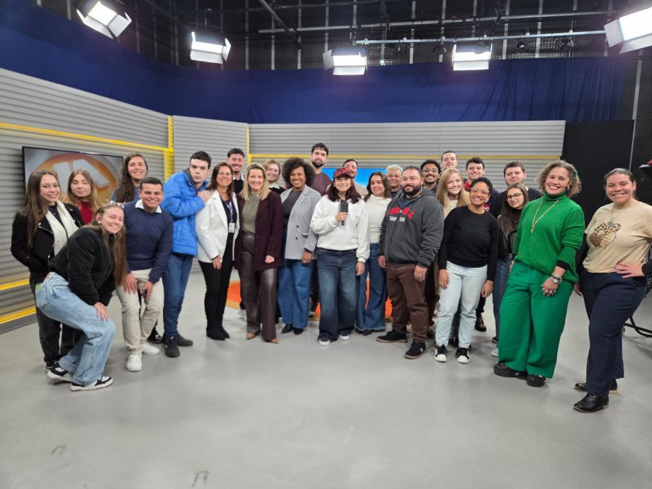 Cursos de Comunicação da UCPel visitam sede da RBS TV Pelotas