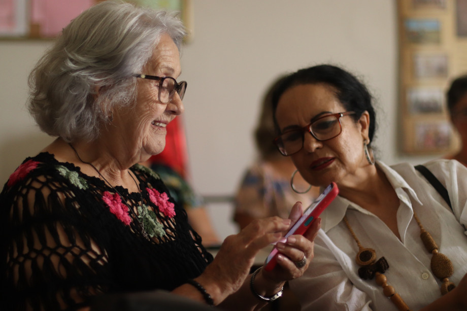 Cetres/UCPel promove oficina de fotografia a idosas