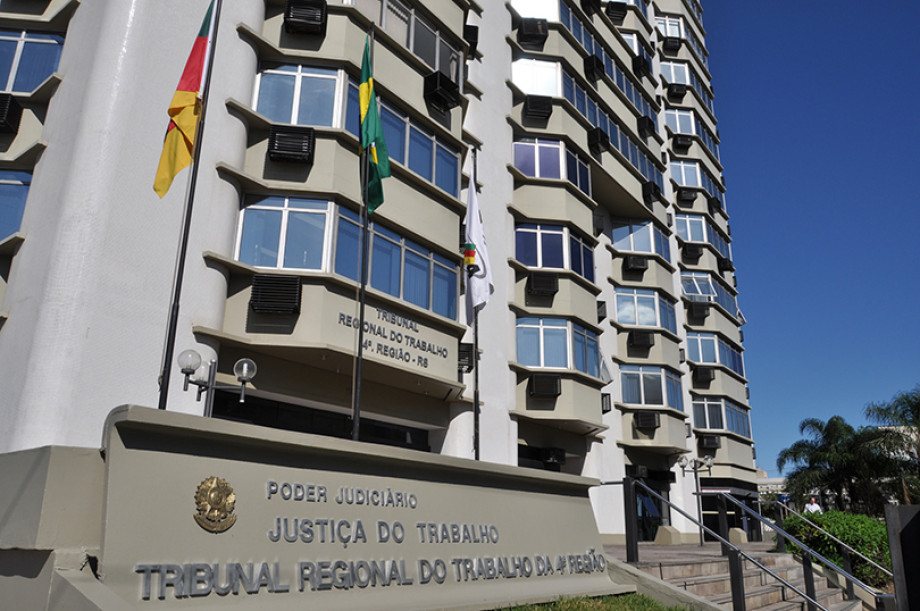 Turmas do curso de Direito realizam visitas técnicas em Porto Alegre