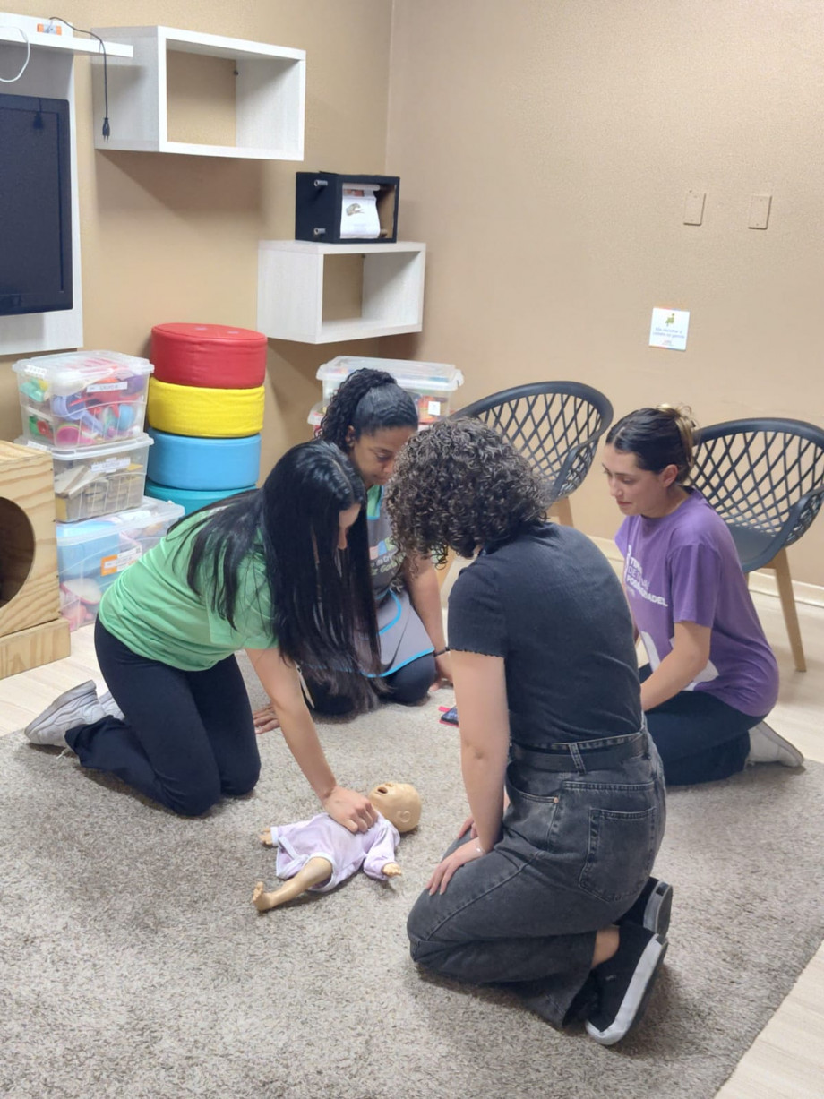 UCPel realiza treinamento de primeiros socorros para equipe do Centro da Criança