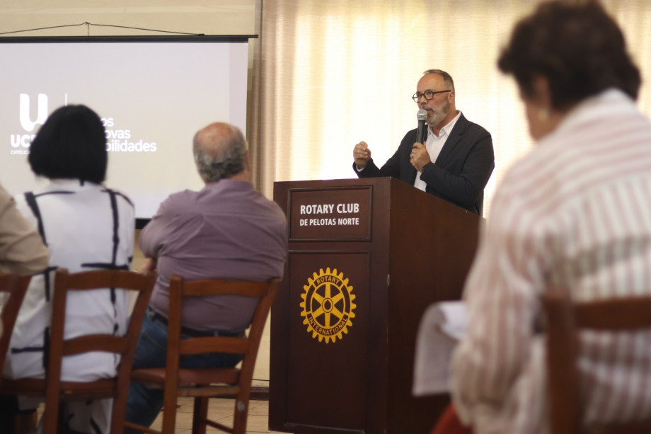 Reitor da UCPel apresenta Cidade do SUS,  Rotary Club de Pelotas Norte