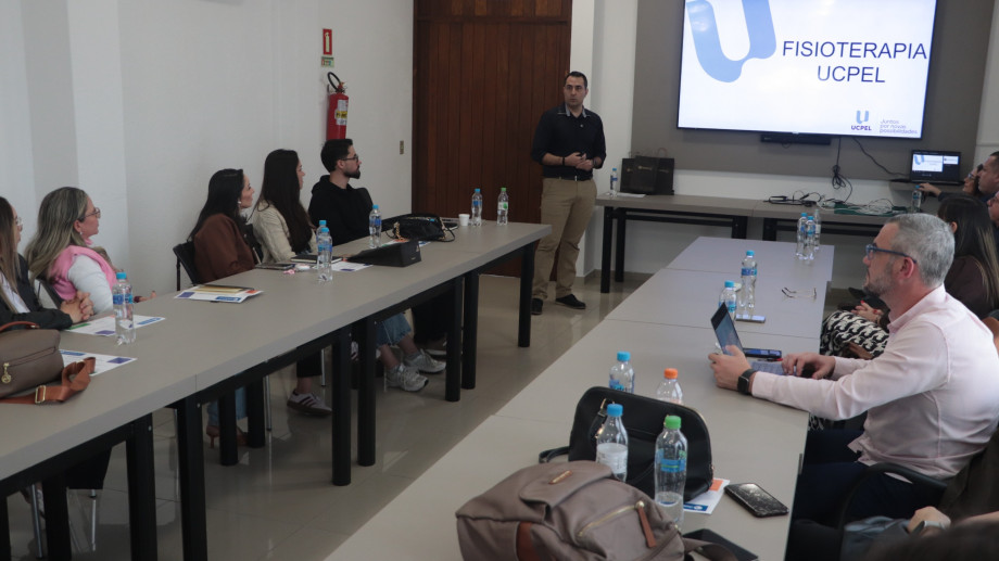 UCPel apresenta curso de Fisioterapia em evento na empresa Freedom