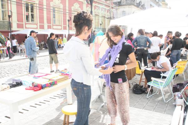 “Moda na rua” mobiliza público na calçada do Guarany