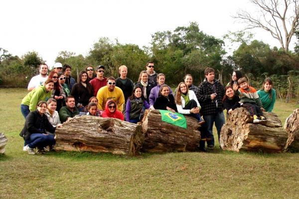 Expedição leva alunos para conhecer sítios de fósseis