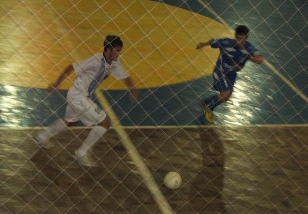 Em jogo difícil, futsal da UCPel empata e segue líder