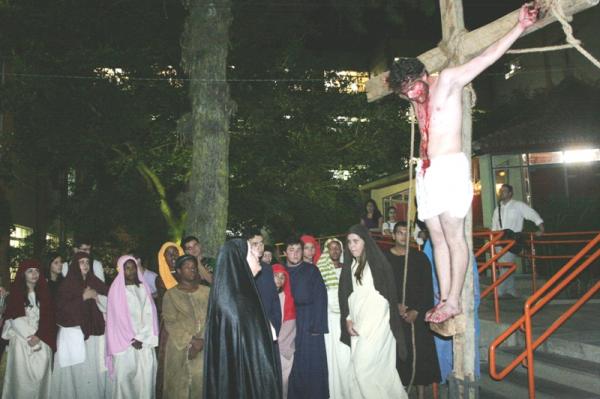 Via Sacra encenada é destaque na Semana Santa