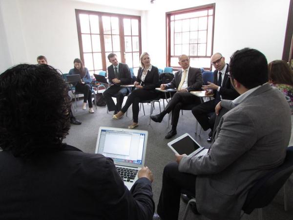 Professor do Direito visita universidade colombiana