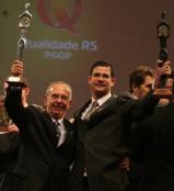 Festa de Prata: HUSFP recebe o Troféu do PGQP em meio a comemorações