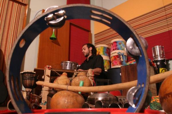 Projeto Música para Todos aproxima artistas da produção de CD