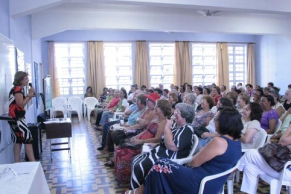 Palestra lota sede do Cetres