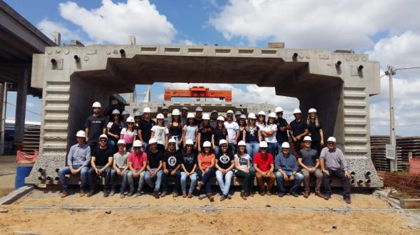 Acadêmicos de Engenharia Civil da UCPel visitam obras da nova ponte do Guaíba