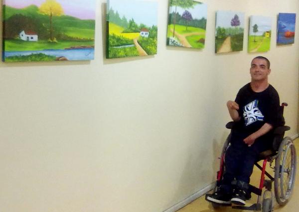 Jovem com paralisia cerebral expõe no HUSFP