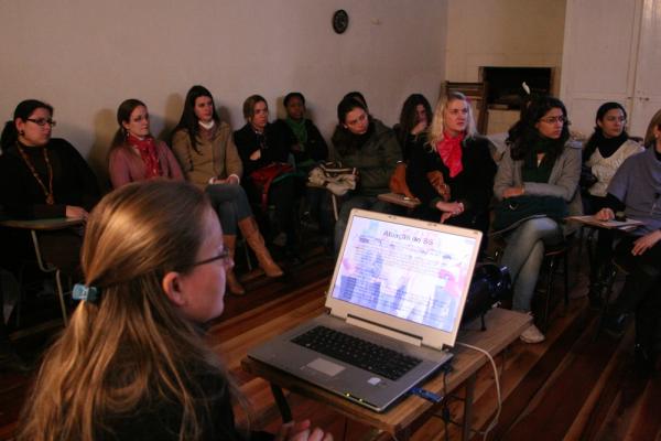 Estágios em Serviço Social aproximam estudantes das relações sociais