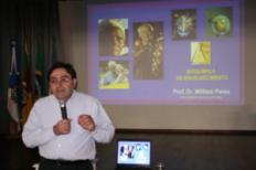 Coordenador do curso de Farmácia palestra em evento nacional