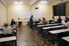 Comissão inicia correção das redações do Vestibular