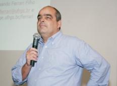 Fernando Ferrari ministra aula inaugural do curso de Economia