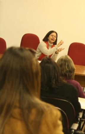 Professora aborda análise do discurso combinada à psicanálise na UCPel