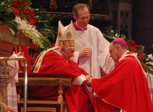 Bento XVI consagra oficialmente Dom Jacinto como arcebispo