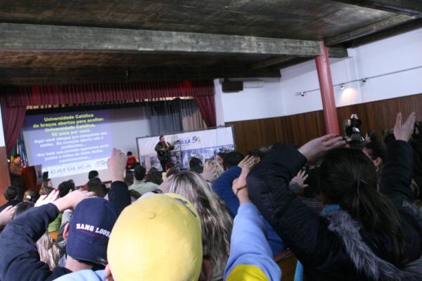 UCPel acolhe os novos alunos com atividade especial