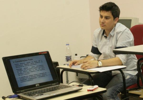 Classes consonantais figuram como tema em dissertação