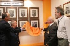 Cerimônia homenageia ex-diretor e premia vencedores de concurso no HUSFP