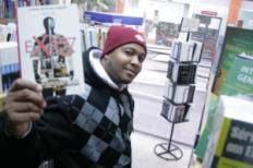 Em passagem por Pelotas, rapper Afro-X visita UCPel