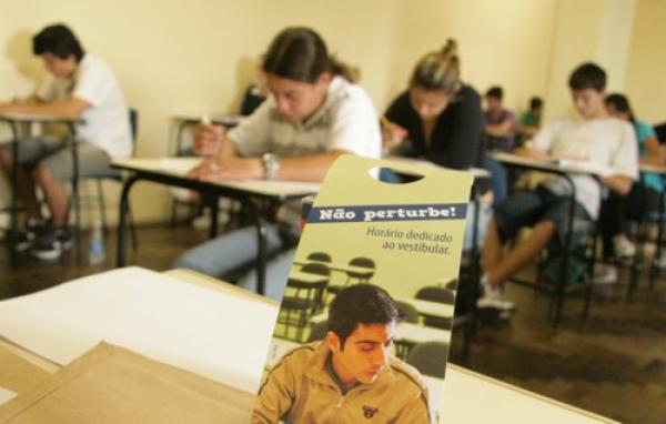 Bullying figura entre os temas de redação do Vestibular da Católica