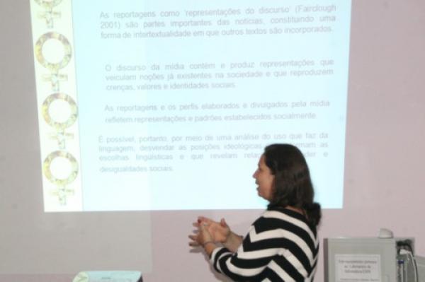 Dissertação aborda enfoque da mídia sobre mulheres na política