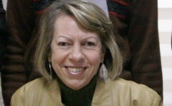 Professora da Psicologia lança livro em 2012