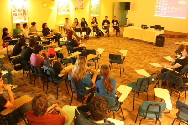 Feira de Economia Solidária, exposição e discussões sobre projetos movimentam Congresso de Extensão