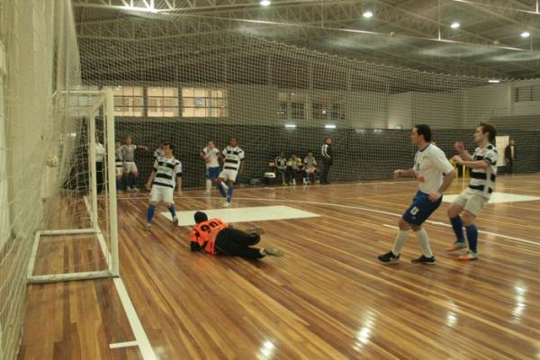 Futsal UCPel vence no masculino e perde no feminino