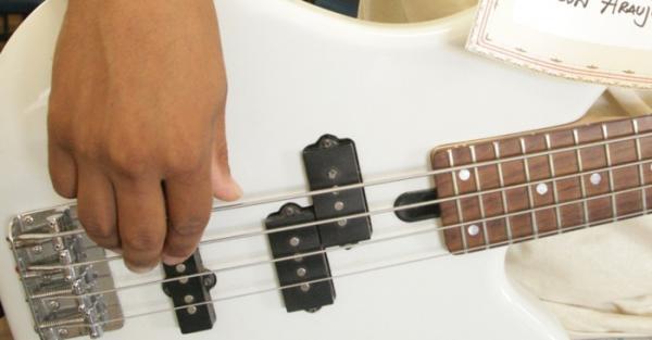 Capelania oferece aulas de instrumentos musicais