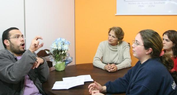 Oficinão de Libras ocorre neste sábado (27)