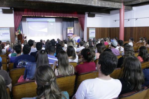 UCPel recepciona calouros em evento