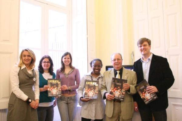 Imprensa prestigia lançamento da Revista dos 50 anos