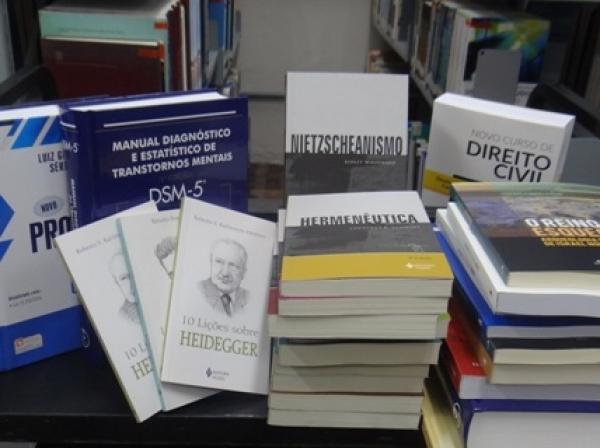 Biblioteca da UCPel recebe novos livros