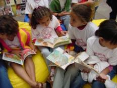 Acadêmicos arrecadam livros para Biblioteca-Móvel