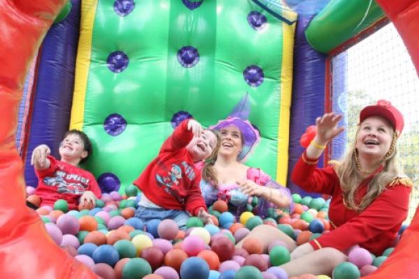 Clínica de Fisioterapia comemora Dia das Crianças com festa