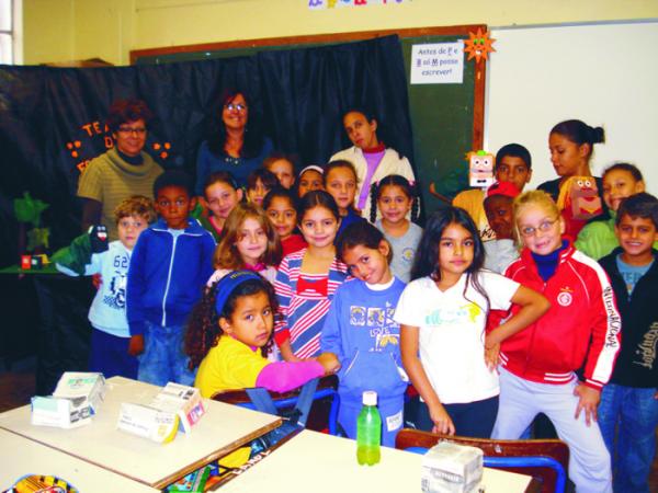 Estudantes promovem oficina de fantoches