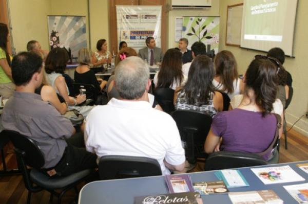 Eduardo Macluf participa de aula inaugural do Turismo