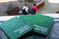 Biblioteca da Católica recebe doação de livros sobre Economia
