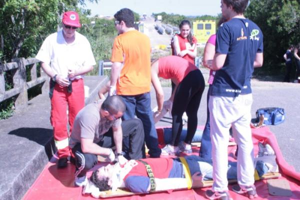 Estudantes de Medicina realizam simulação de resgate